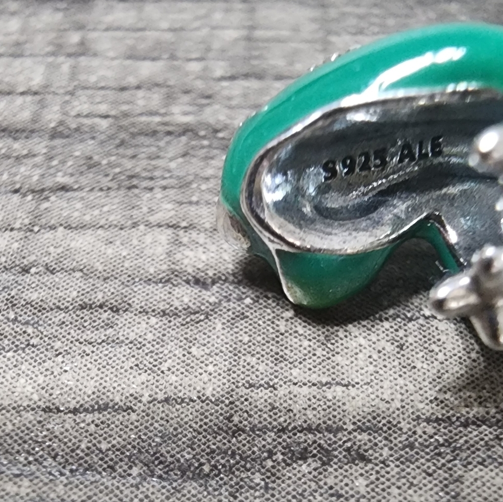 Disney Pandora Charm - Pascal Color-Changing - Picture 6 of 9